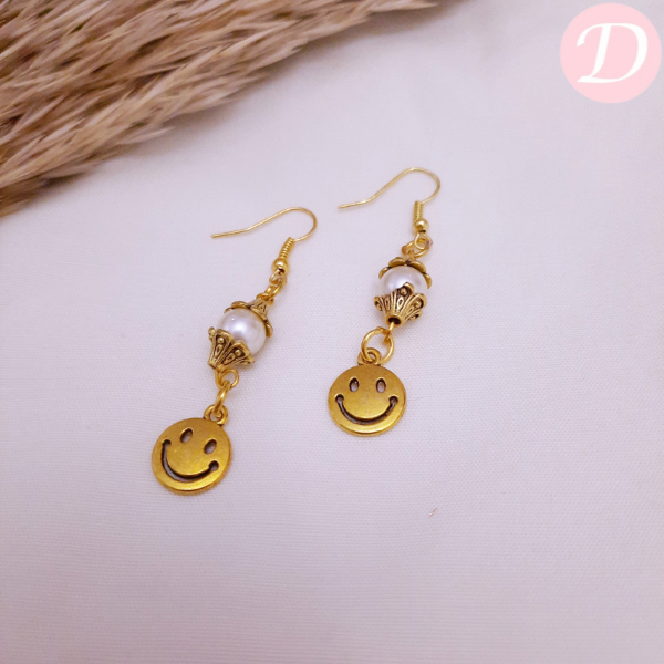 Smiley Pearl Earrings - Gold Plated